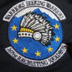 DISC szX-L 367TH RECRUITING SQUADRON UNIT SHIRT WARRIORS SEEKING WARRIORS JM 373